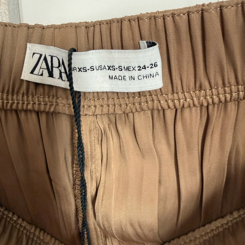 NWOT Zara beige/brown satin crinkle midi skirt. Flowy and flattering, size S. - Picture 5 of 5